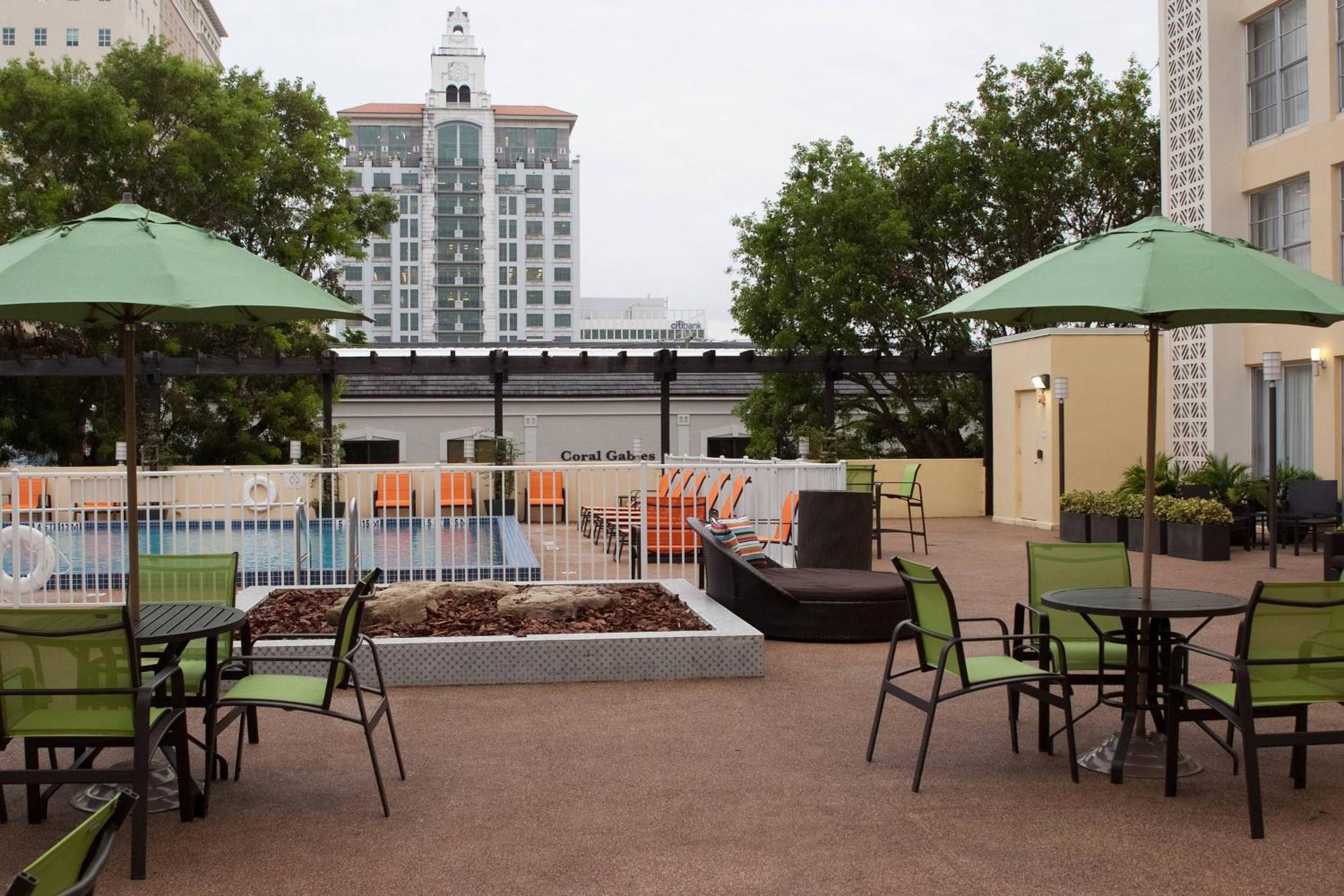 Hotel Courtyard Miami Coral Gables Extérieur photo
